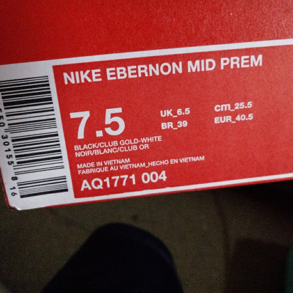 New pair of NIKE Ebernon mid prem size 7.5 boy